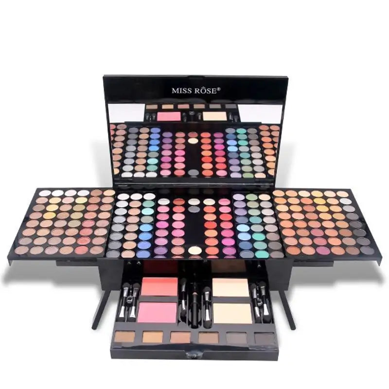 Create stunning looks everyday and get fast touch ups anywhere you are with the Ultimate Makeup Set.