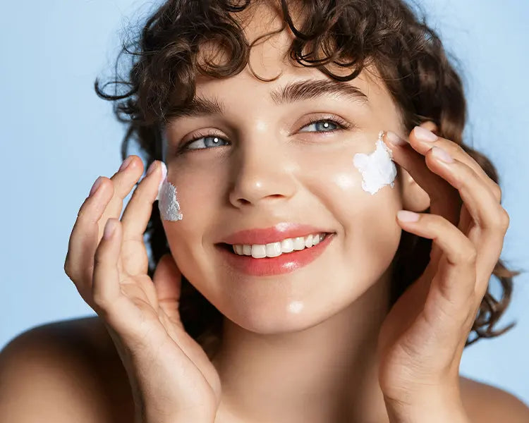 Embrace the glow and reveal your most radiant self with the LumiEssenceC Nourishing Cream.