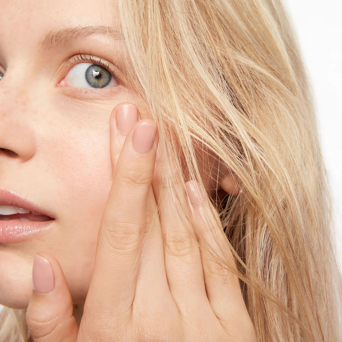 Embrace the glow and reveal your most radiant self with the LumiEssenceC Nourishing Cream.